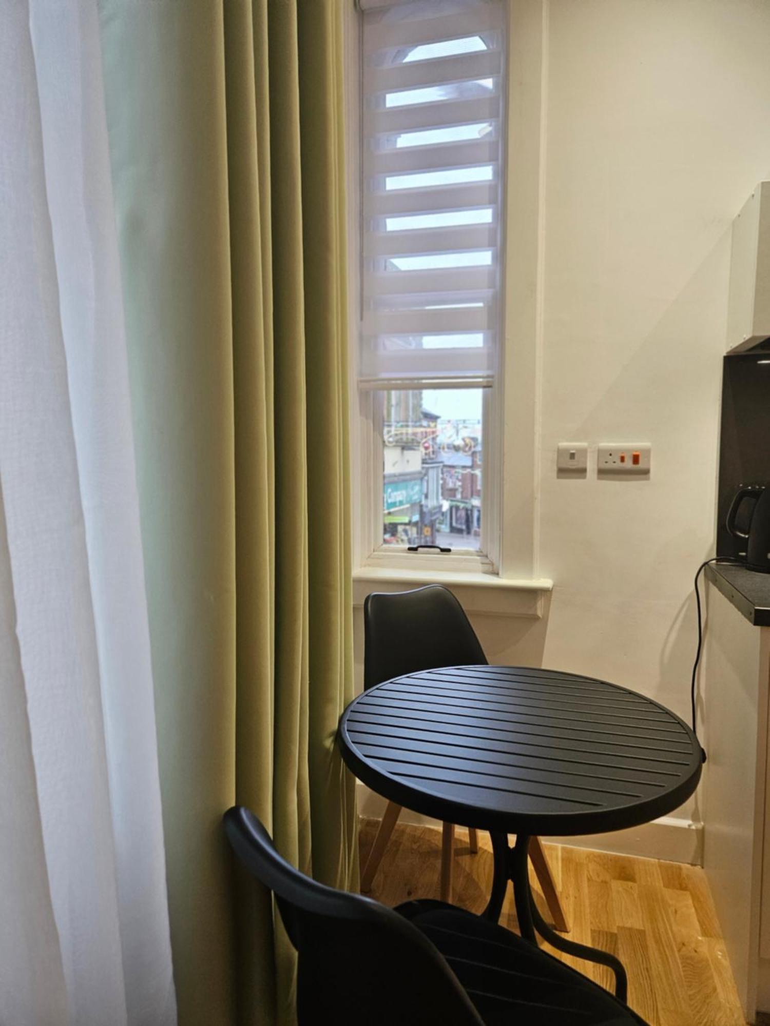 Central Chambers Suites - Suite 1 Leek Extérieur photo