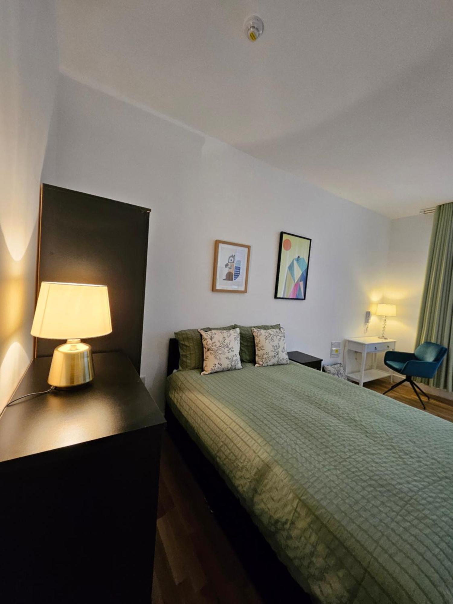 Central Chambers Suites - Suite 1 Leek Extérieur photo