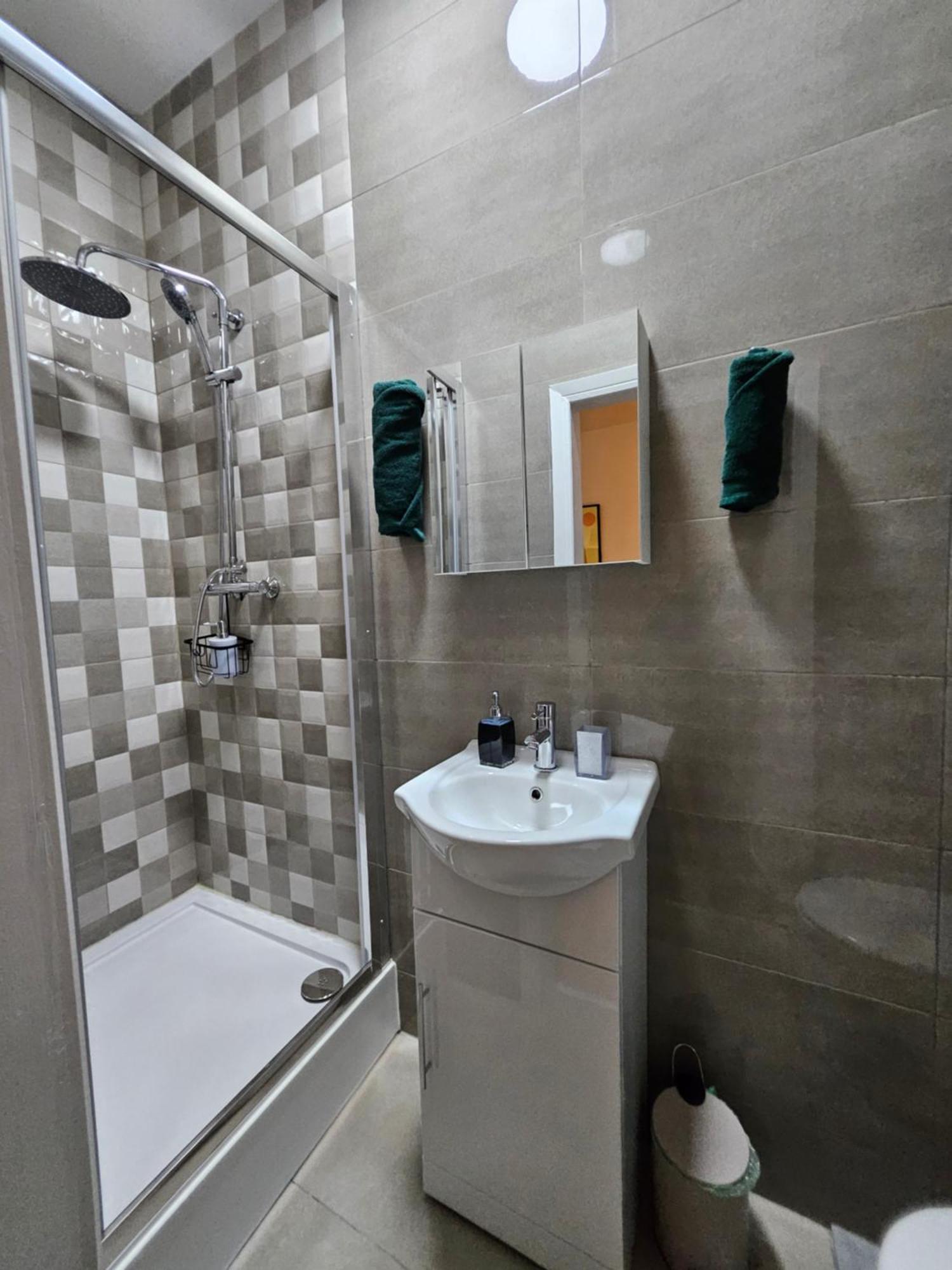 Central Chambers Suites - Suite 1 Leek Extérieur photo